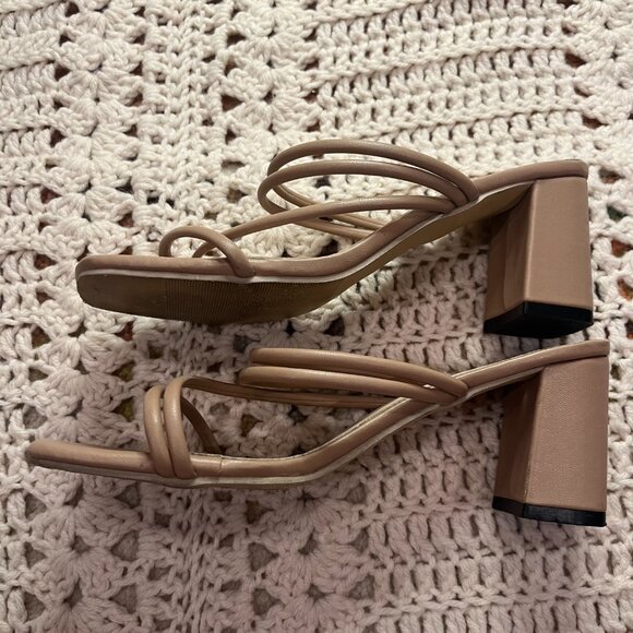 No Brand Tan Colored Strappy 3 1/4" Block Heel Sandals Size 39 - 8.5 - Picture 3 of 8